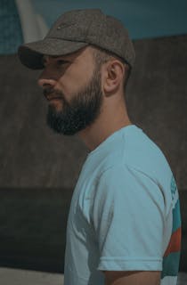 Barbero del negocio Gabriel Noboa